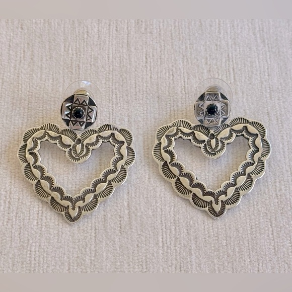 Jewelry - Vintage sterling silver and onyx heart earrings